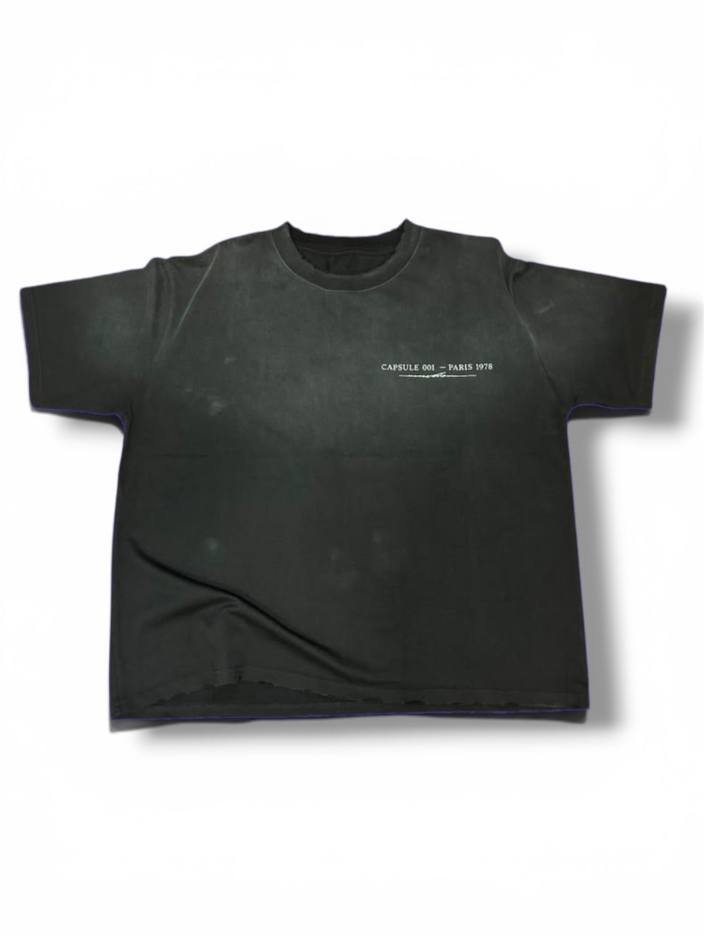 Capsule 001